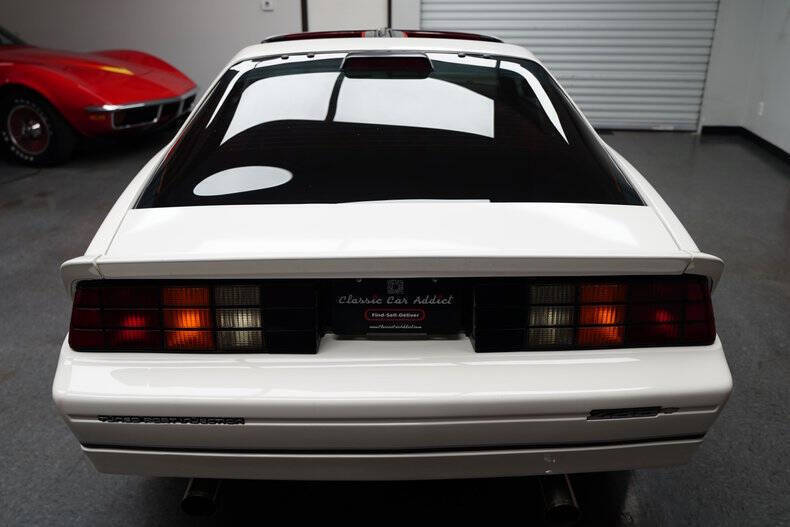 Chevrolet-Camaro-Coupe-1986-White-Red-121777-8