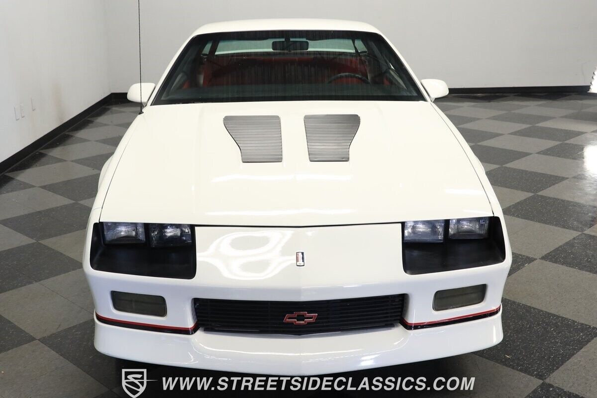 Chevrolet-Camaro-Coupe-1986-White-Red-25822-15