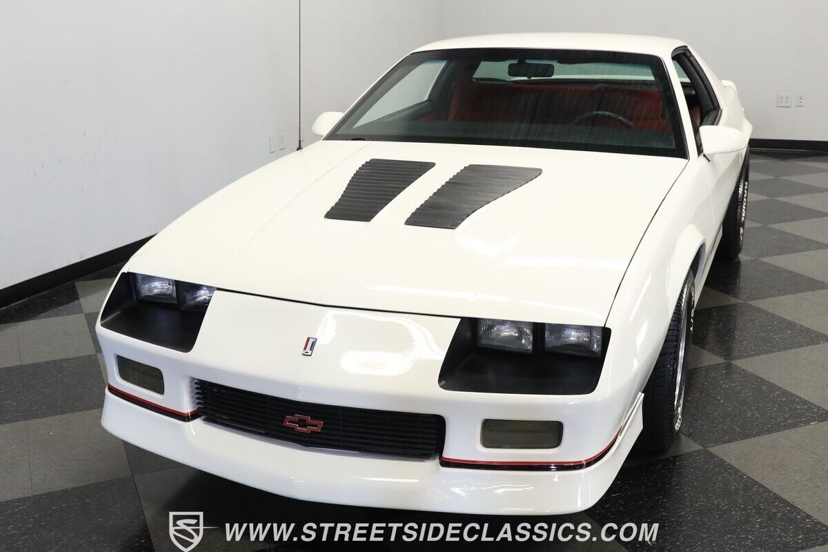 Chevrolet-Camaro-Coupe-1986-White-Red-25822-16