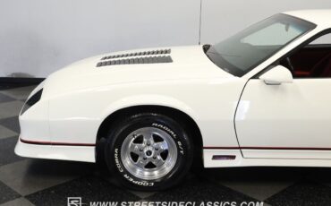 Chevrolet-Camaro-Coupe-1986-White-Red-25822-21