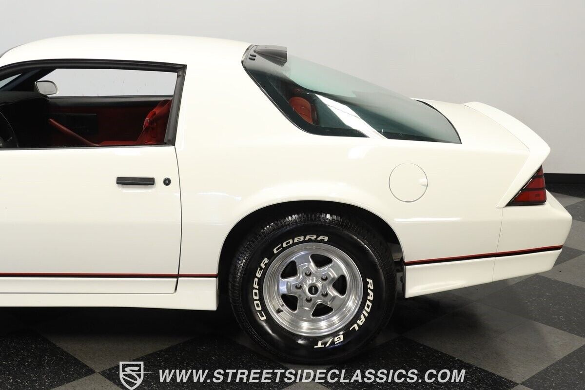 Chevrolet-Camaro-Coupe-1986-White-Red-25822-22