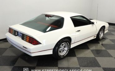 Chevrolet-Camaro-Coupe-1986-White-Red-25822-24