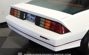 Chevrolet-Camaro-Coupe-1986-White-Red-25822-25