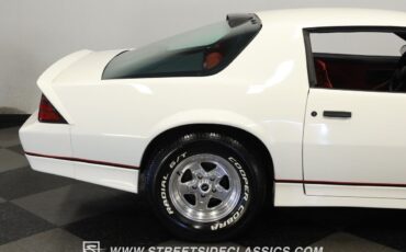 Chevrolet-Camaro-Coupe-1986-White-Red-25822-27