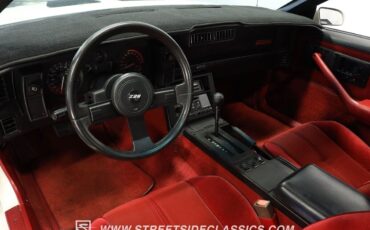 Chevrolet-Camaro-Coupe-1986-White-Red-25822-35