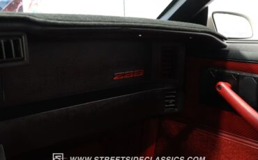 Chevrolet-Camaro-Coupe-1986-White-Red-25822-38