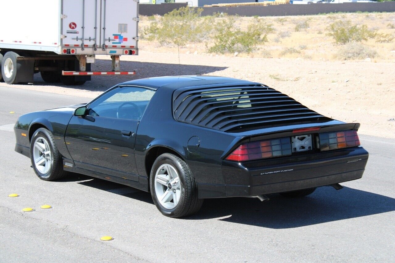 Chevrolet-Camaro-Coupe-1987-Black-Gray-7105-6