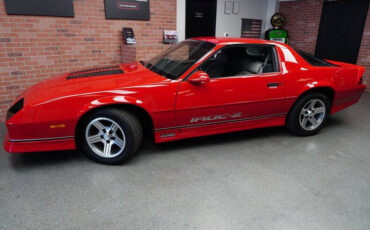 Chevrolet-Camaro-Coupe-1987-Red-Gray-181056-6