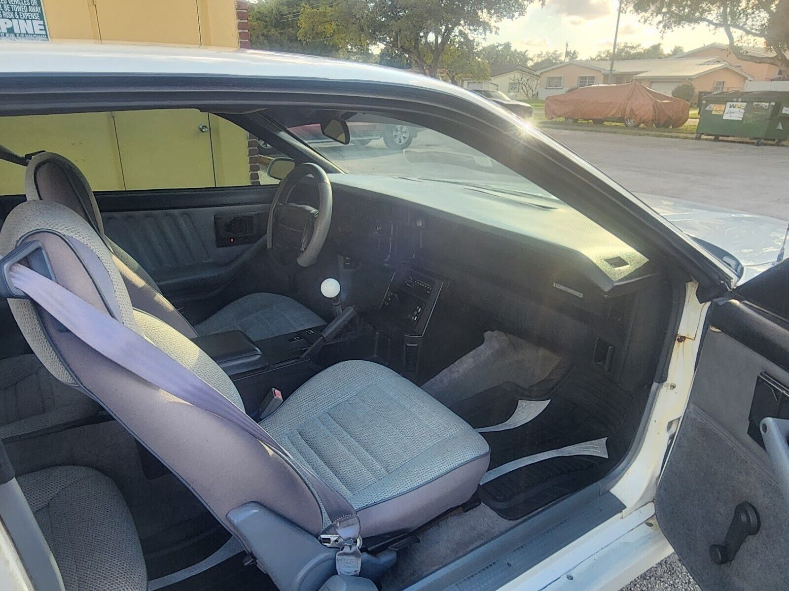 Chevrolet-Camaro-Coupe-1991-White-Gray-70811-15