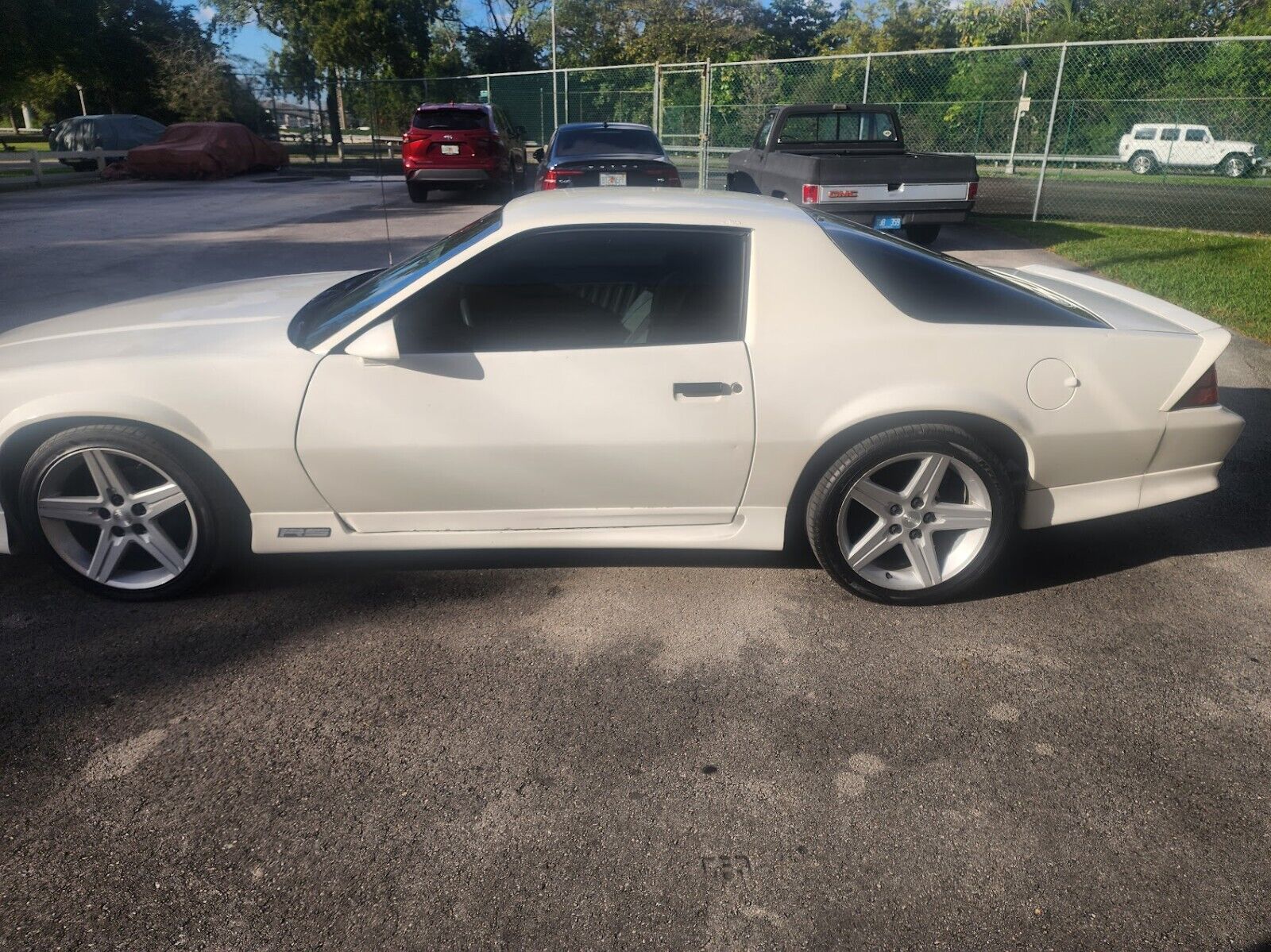 Chevrolet-Camaro-Coupe-1991-White-Gray-70811-2