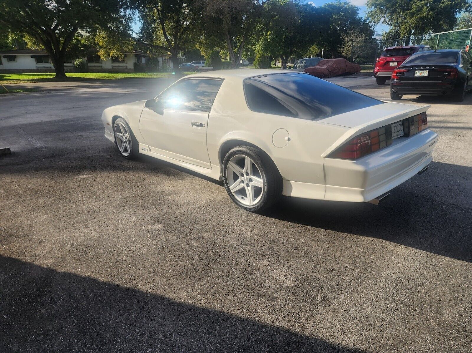 Chevrolet-Camaro-Coupe-1991-White-Gray-70811-3