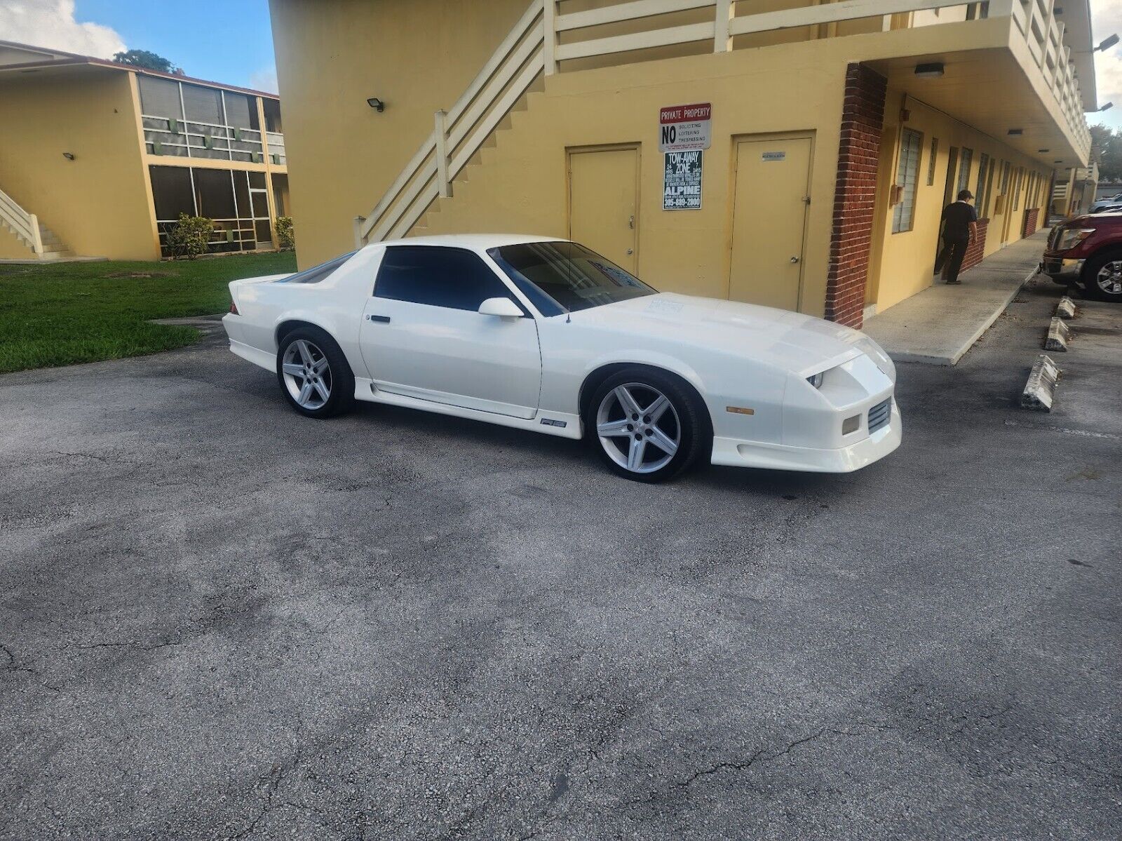 Chevrolet-Camaro-Coupe-1991-White-Gray-70811-7