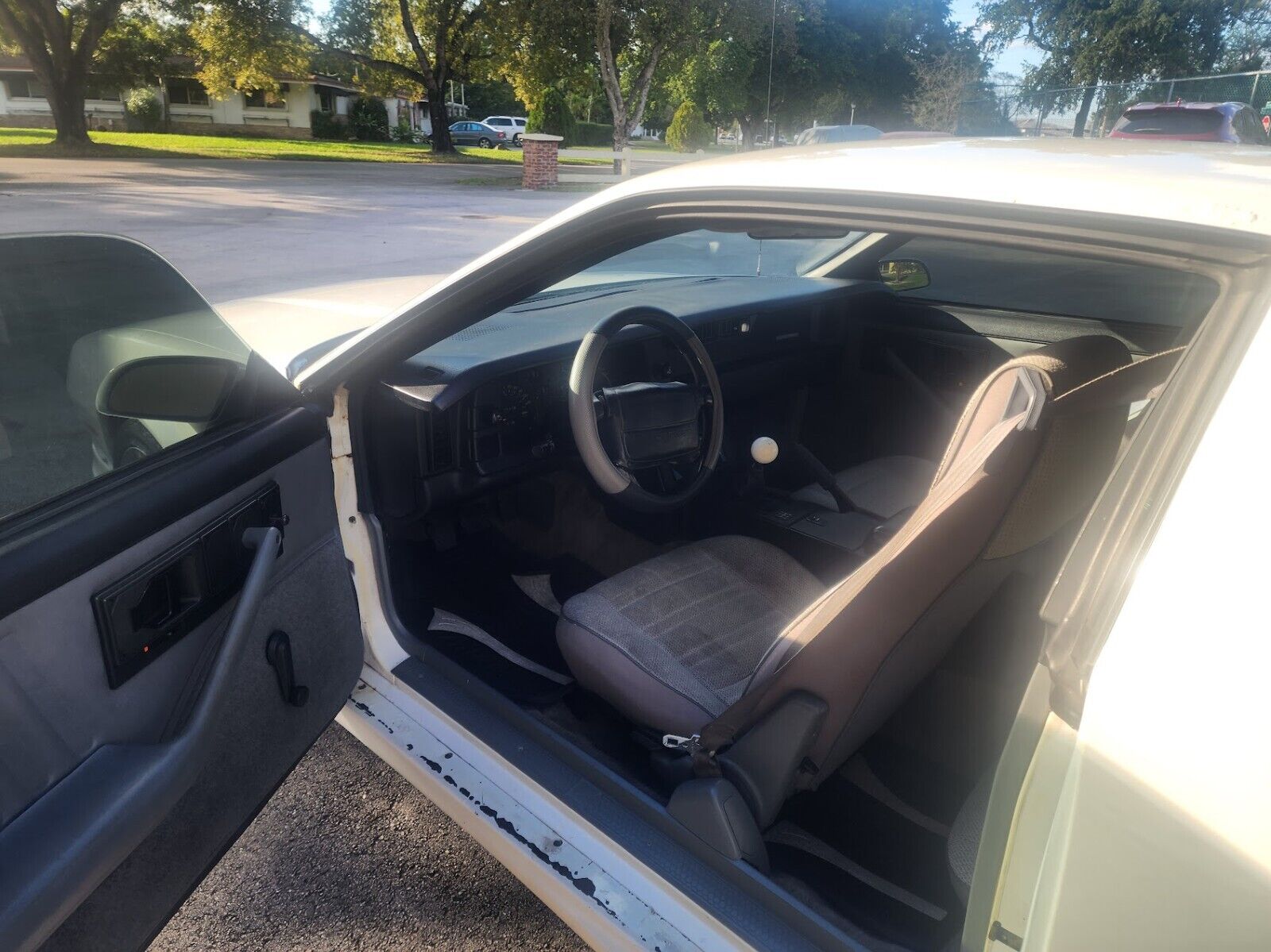 Chevrolet-Camaro-Coupe-1991-White-Gray-70811-9