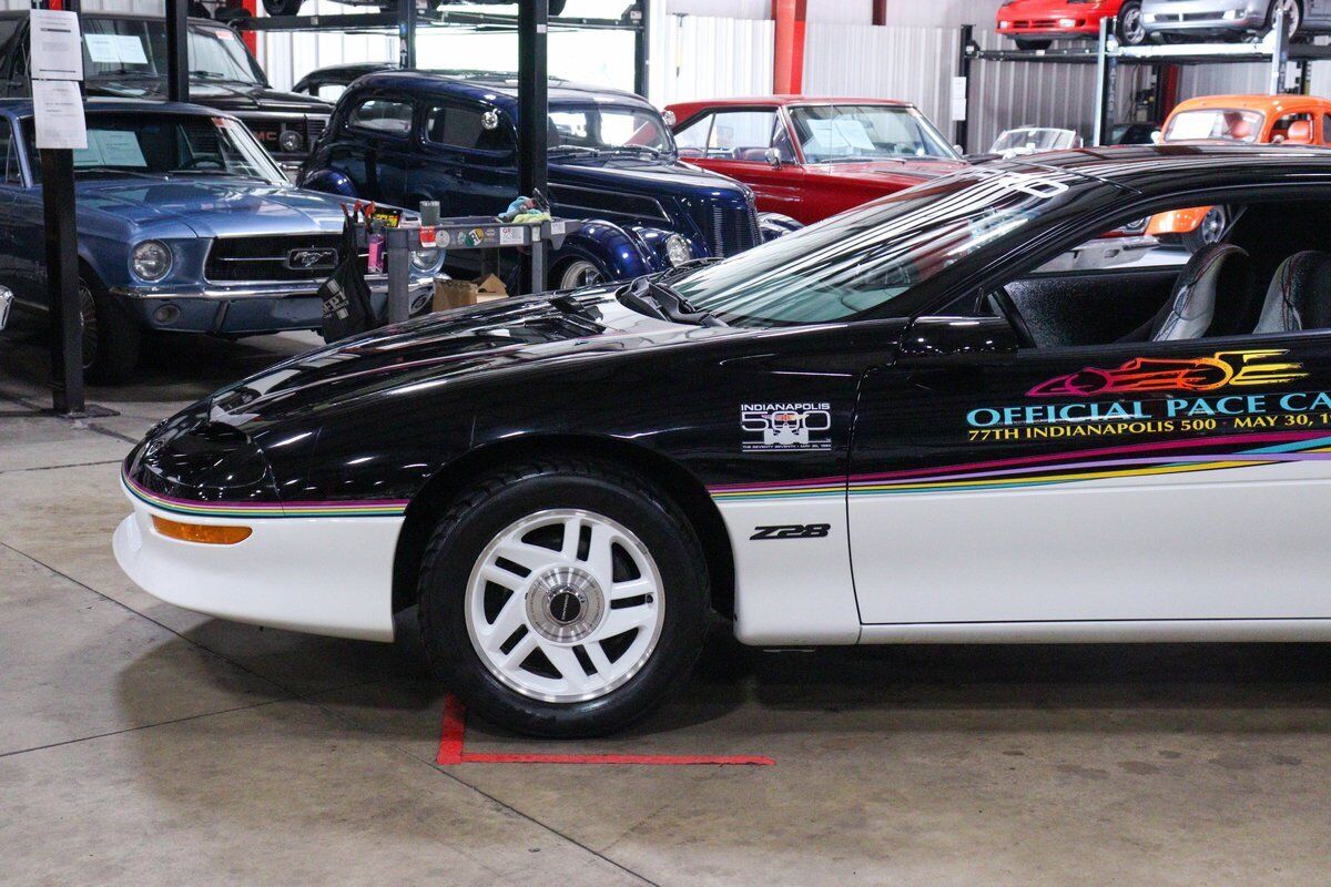 Chevrolet-Camaro-Coupe-1993-Black-Black-15126-2