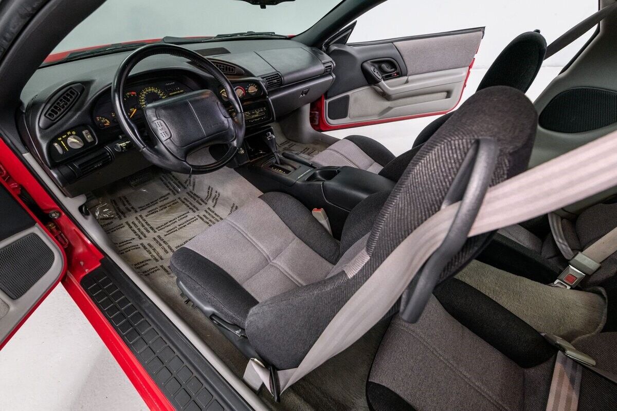 Chevrolet-Camaro-Coupe-1993-Red-Gray-84233-11