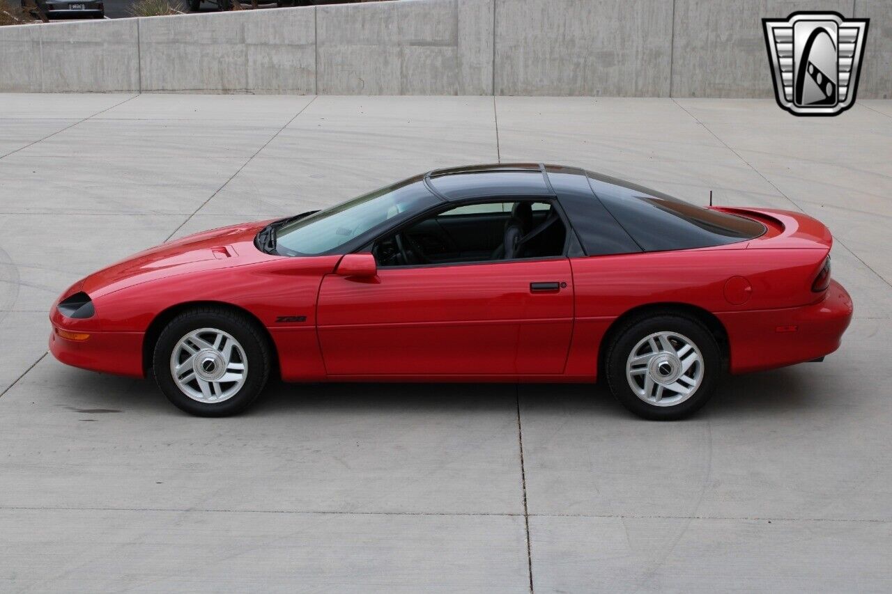 Chevrolet-Camaro-Coupe-1995-Red-Black-121039-9