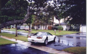 Chevrolet-Camaro-Coupe-1995-White-Red-116517-5