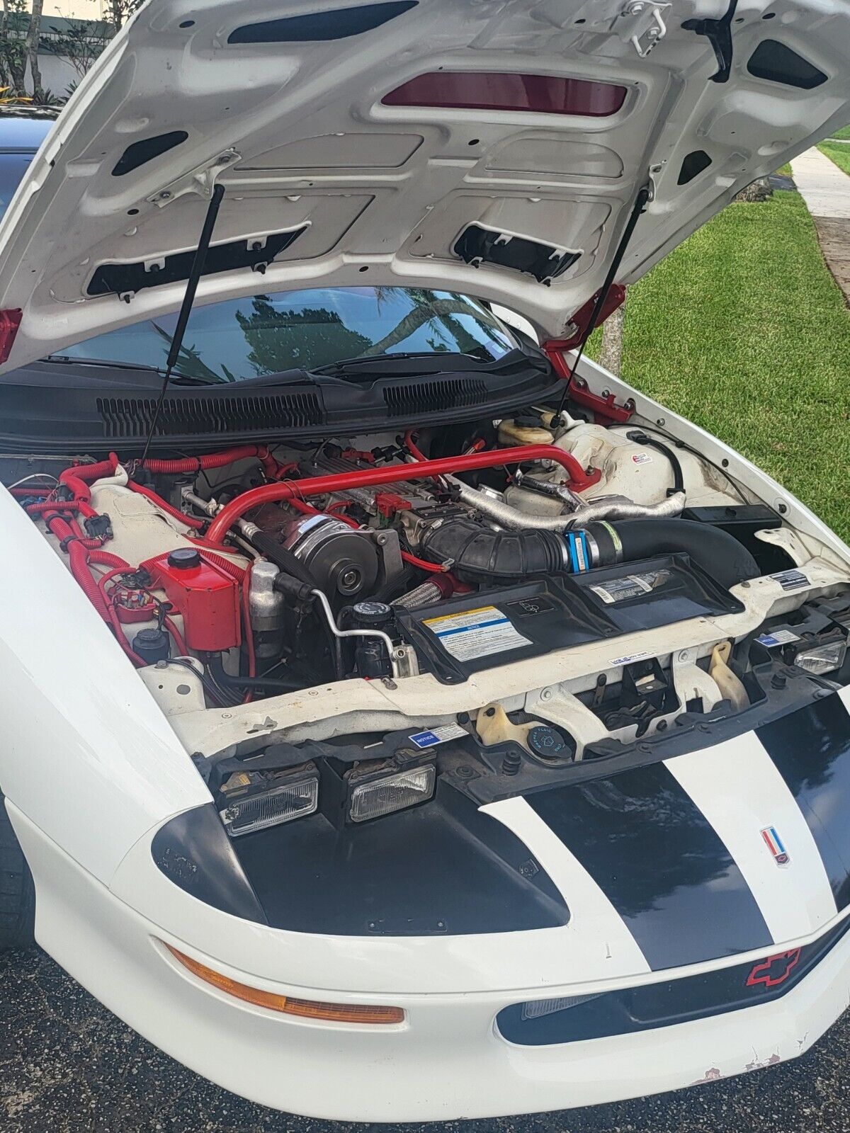 Chevrolet-Camaro-Coupe-1995-White-Red-116517-6