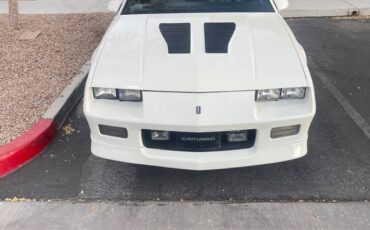 Chevrolet-Camaro-iroc-z28-1988-white-125529-1