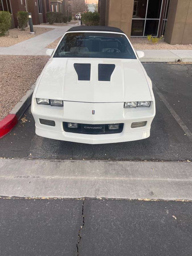 Chevrolet-Camaro-iroc-z28-1988-white-125529-6