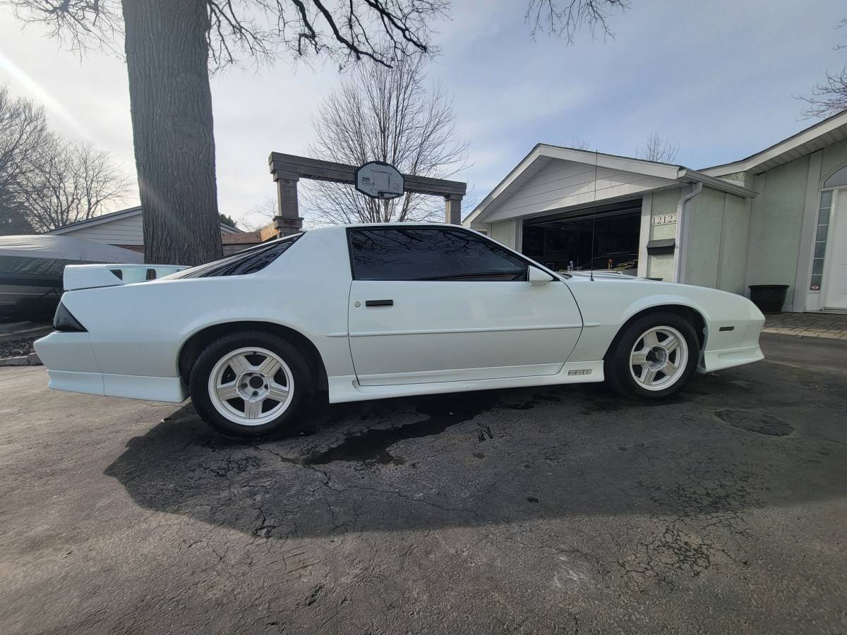 Chevrolet-Camaro-sport-1992-white-196339-3