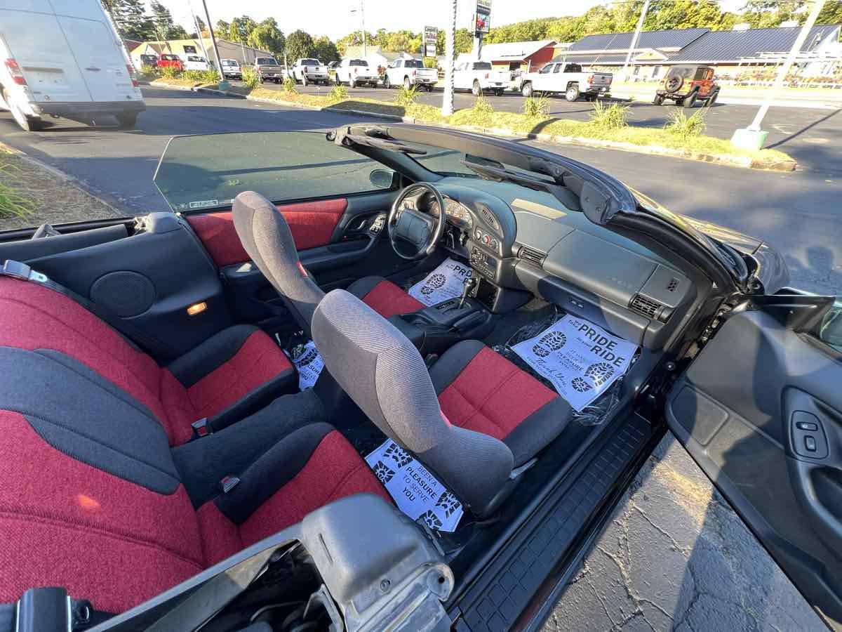 Chevrolet-Camaro-sport-coupe-amp-convertible-1995-black-141702-11