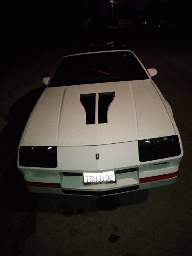 Chevrolet-Camaro-z28-1982-white-483-1