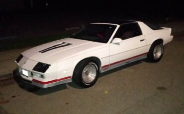 Chevrolet-Camaro-z28-1982-white-483