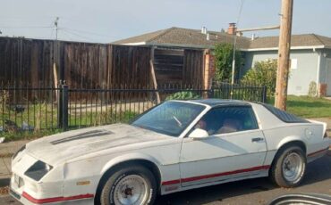 Chevrolet-Camaro-z28-1982-white-483-6