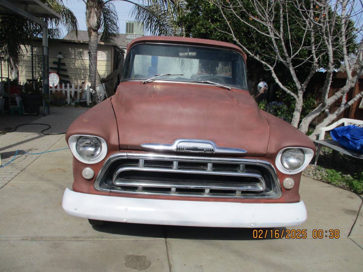 Chevrolet-Cameo-1957-brown-160932-6