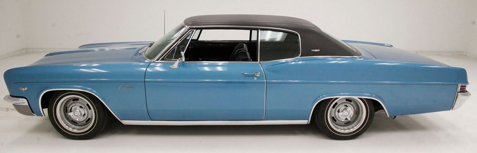 Chevrolet-Caprice-1966-Blue-Black-141643-1