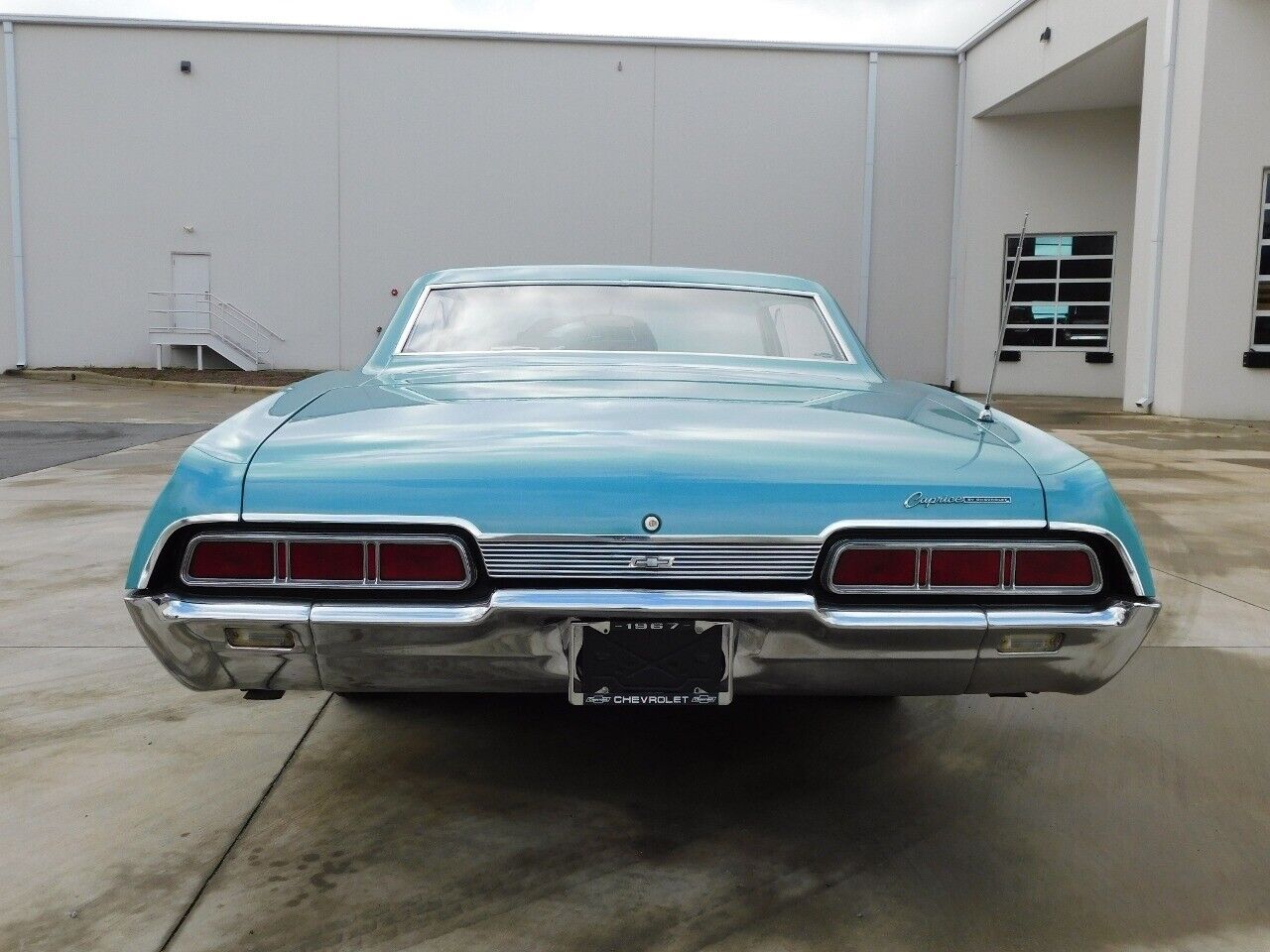 Chevrolet-Caprice-1967-Emerald-Turquoise-Gold-117653-9