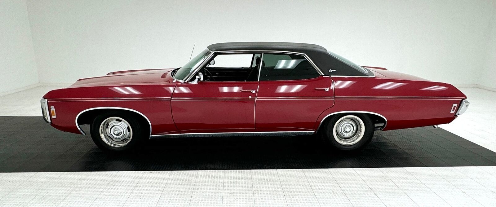 Chevrolet-Caprice-Berline-1969-Red-Black-151272-1