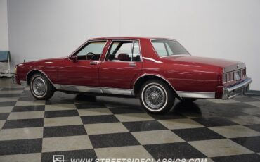 Chevrolet-Caprice-Berline-1984-Burgundy-Burgundy-94536-10