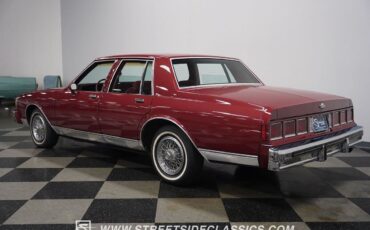 Chevrolet-Caprice-Berline-1984-Burgundy-Burgundy-94536-11