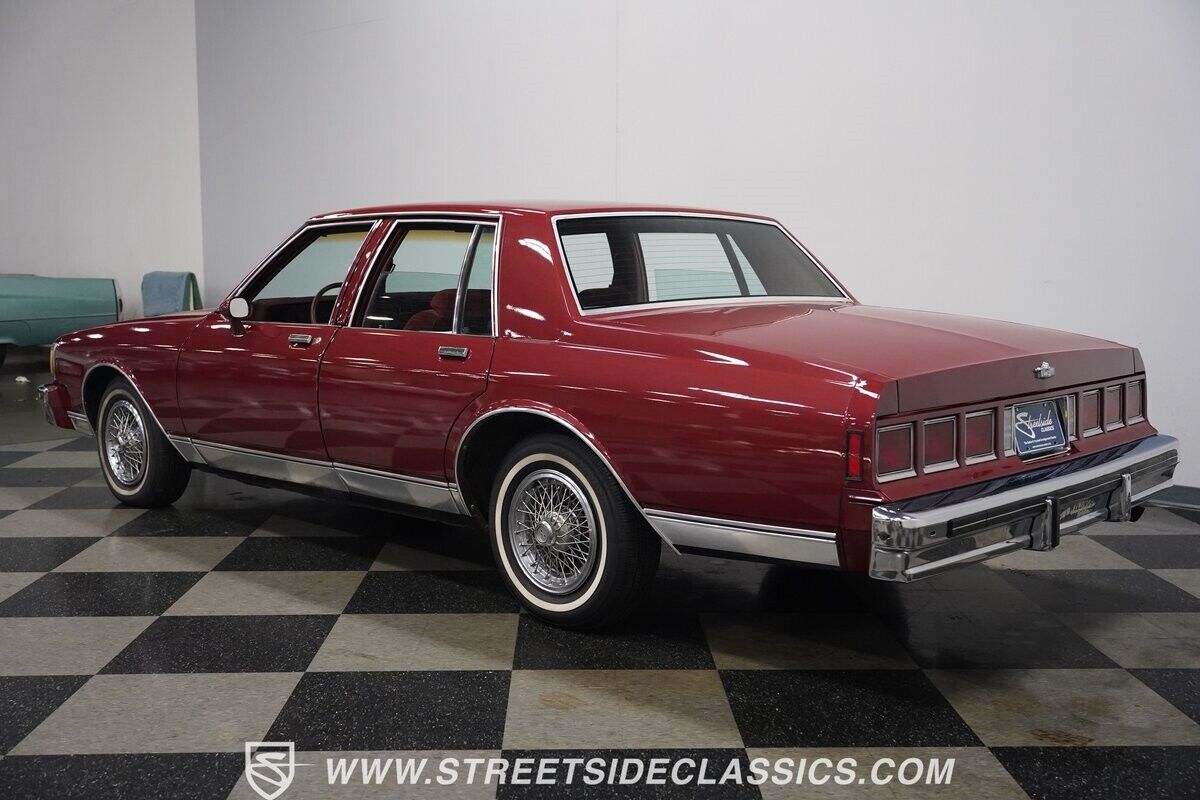 Chevrolet-Caprice-Berline-1984-Burgundy-Burgundy-94536-11