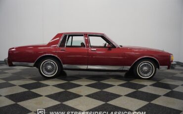 Chevrolet-Caprice-Berline-1984-Burgundy-Burgundy-94536-17