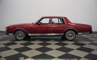 Chevrolet-Caprice-Berline-1984-Burgundy-Burgundy-94536-2