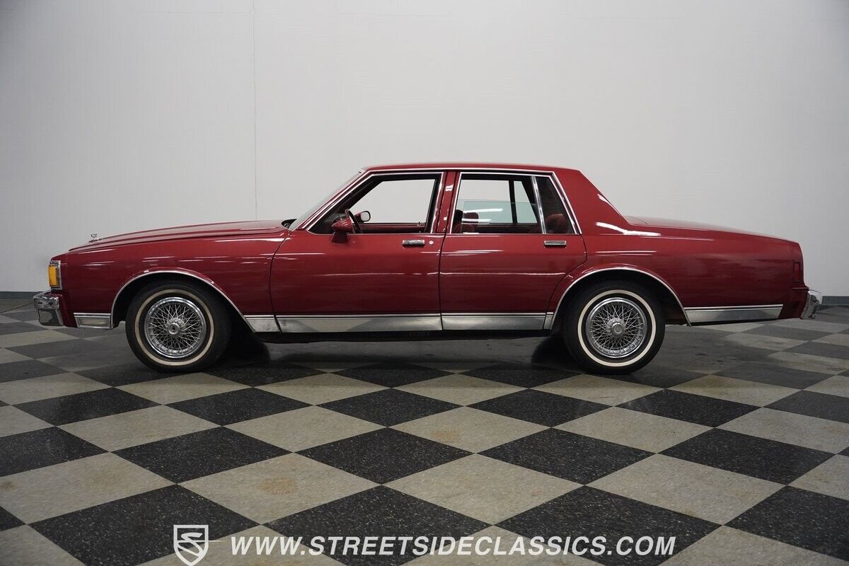 Chevrolet-Caprice-Berline-1984-Burgundy-Burgundy-94536-2