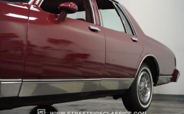 Chevrolet-Caprice-Berline-1984-Burgundy-Burgundy-94536-26