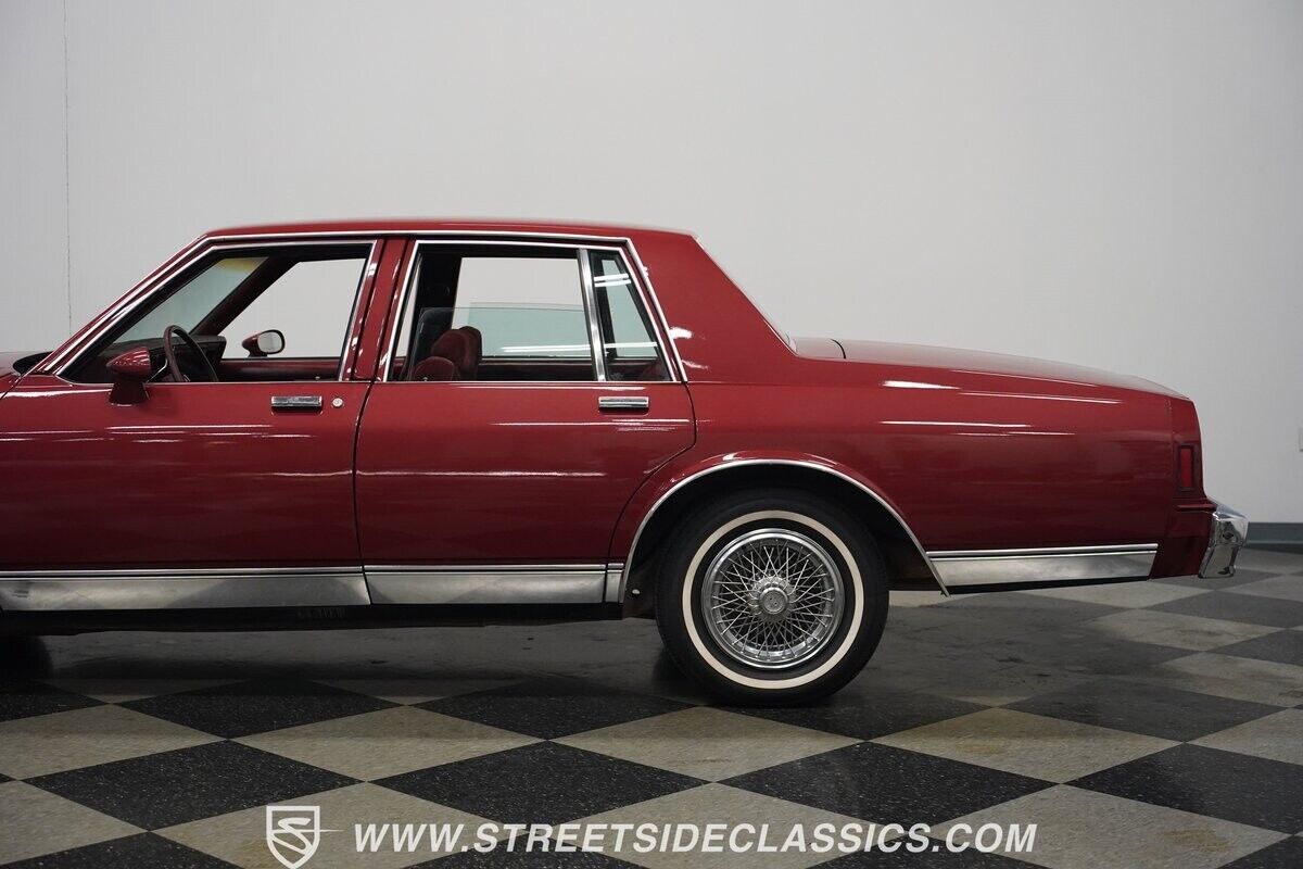 Chevrolet-Caprice-Berline-1984-Burgundy-Burgundy-94536-28