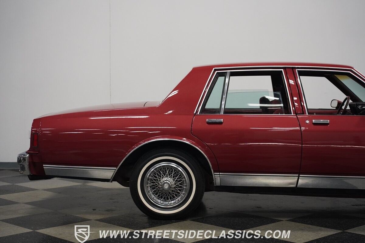 Chevrolet-Caprice-Berline-1984-Burgundy-Burgundy-94536-34