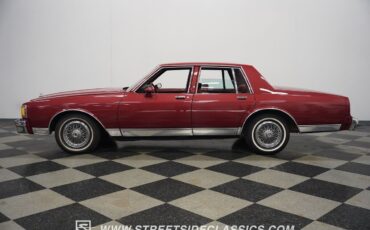 Chevrolet-Caprice-Berline-1984-Burgundy-Burgundy-94536-9