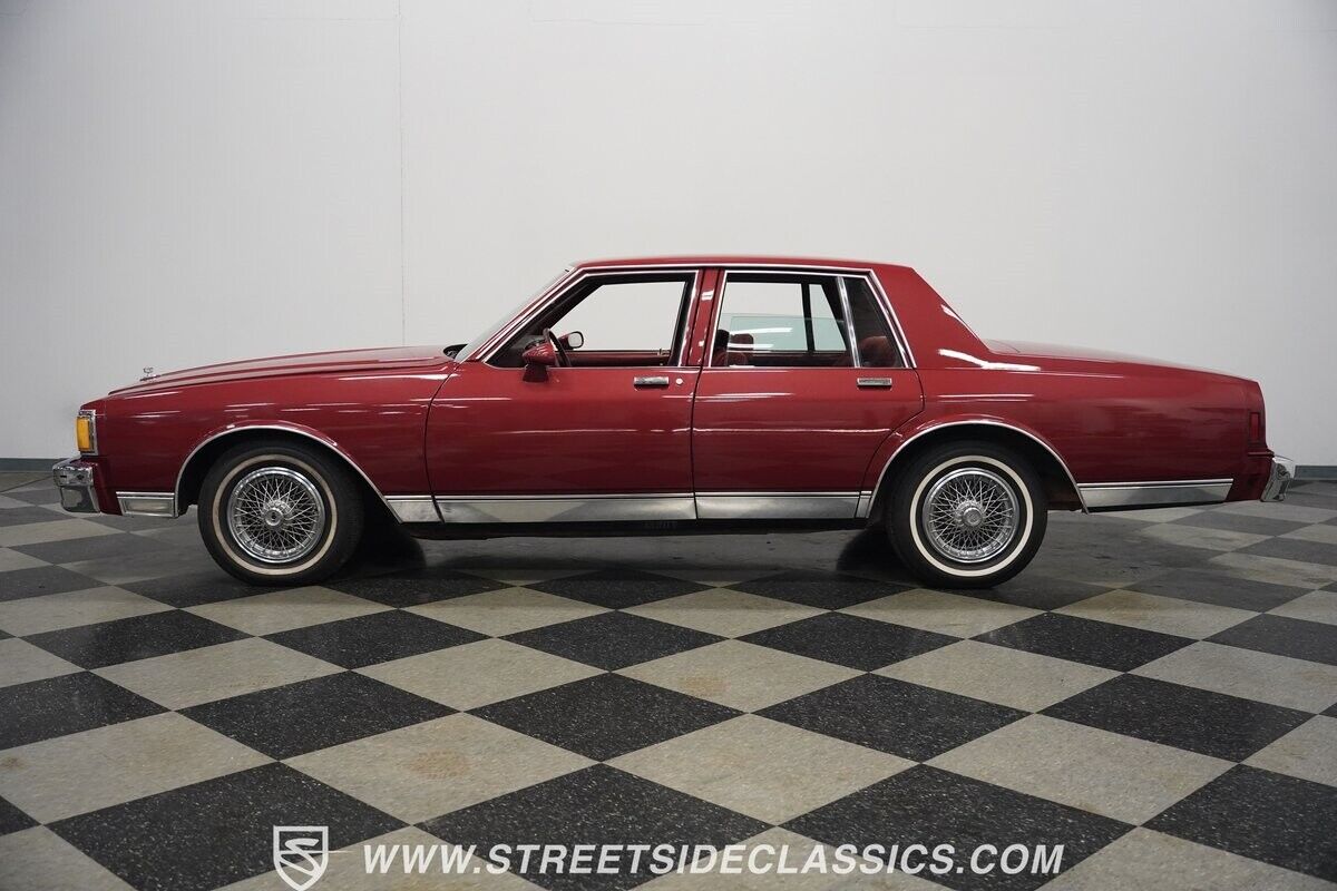 Chevrolet-Caprice-Berline-1984-Burgundy-Burgundy-94536-9