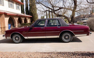 Chevrolet-Caprice-Berline-1989-Burgundy-Burgundy-221737-2