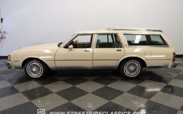 Chevrolet-Caprice-Break-1981-Beige-Camel-144880-2