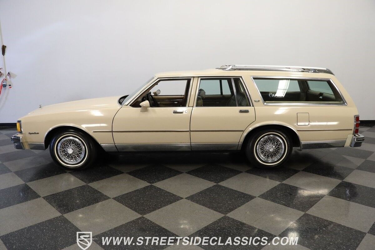 Chevrolet-Caprice-Break-1981-Beige-Camel-144880-2