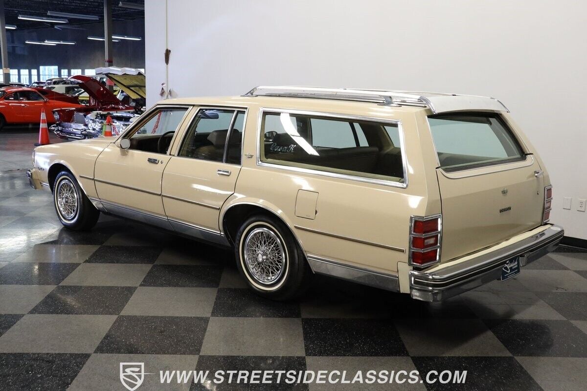 Chevrolet-Caprice-Break-1981-Beige-Camel-144880-6