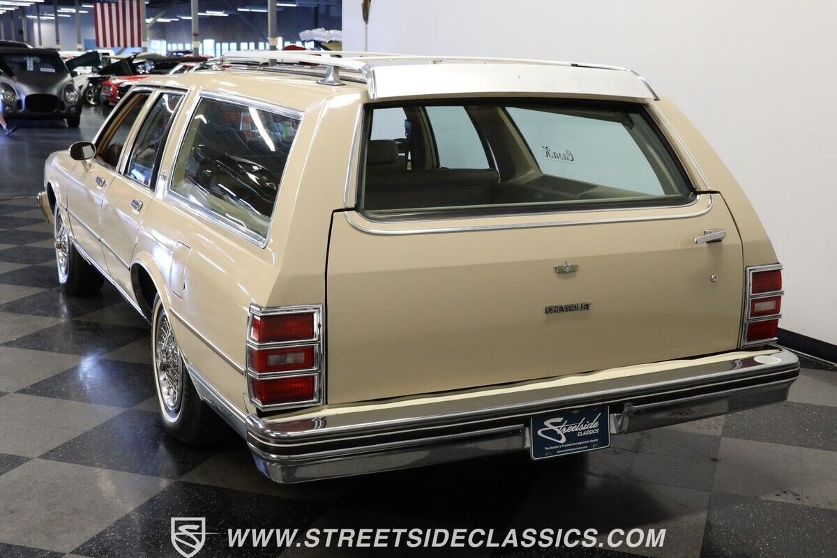 Chevrolet-Caprice-Break-1981-Beige-Camel-144880-7