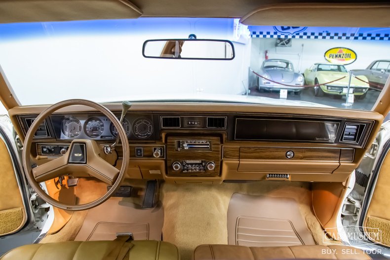 Chevrolet-Caprice-Classic-1979-White-Tan-Leather-9371-5